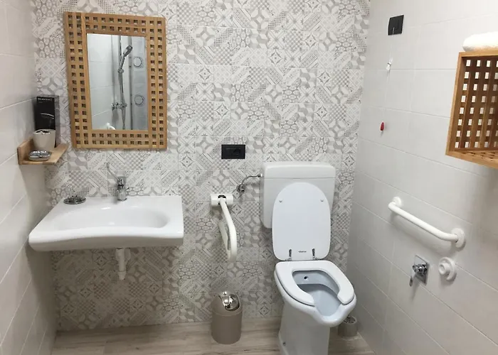 Dely Oda ve Kahvaltı 4*